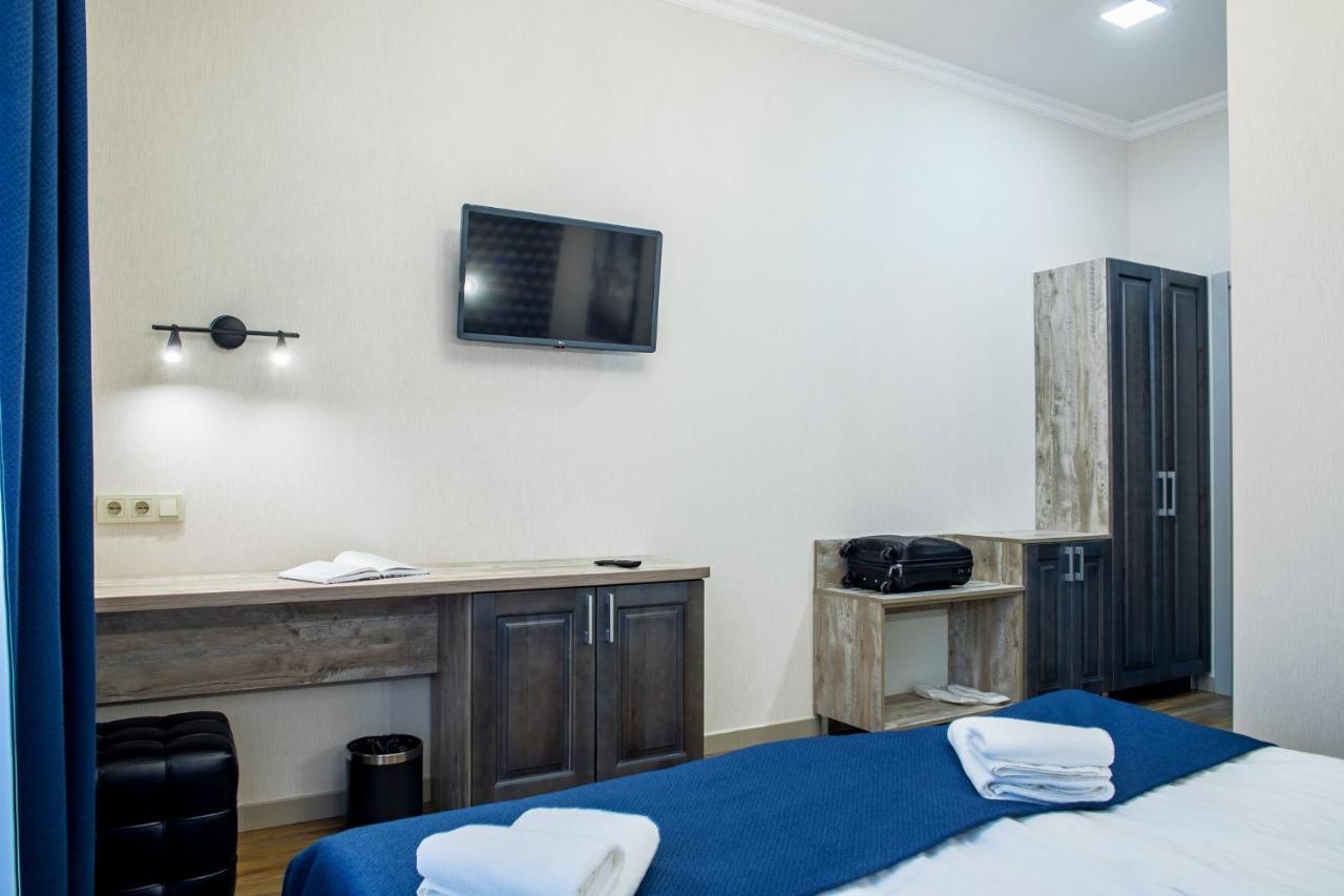 Mini Hotel Barvy Lvova On Horodotska St. Eksteriør billede