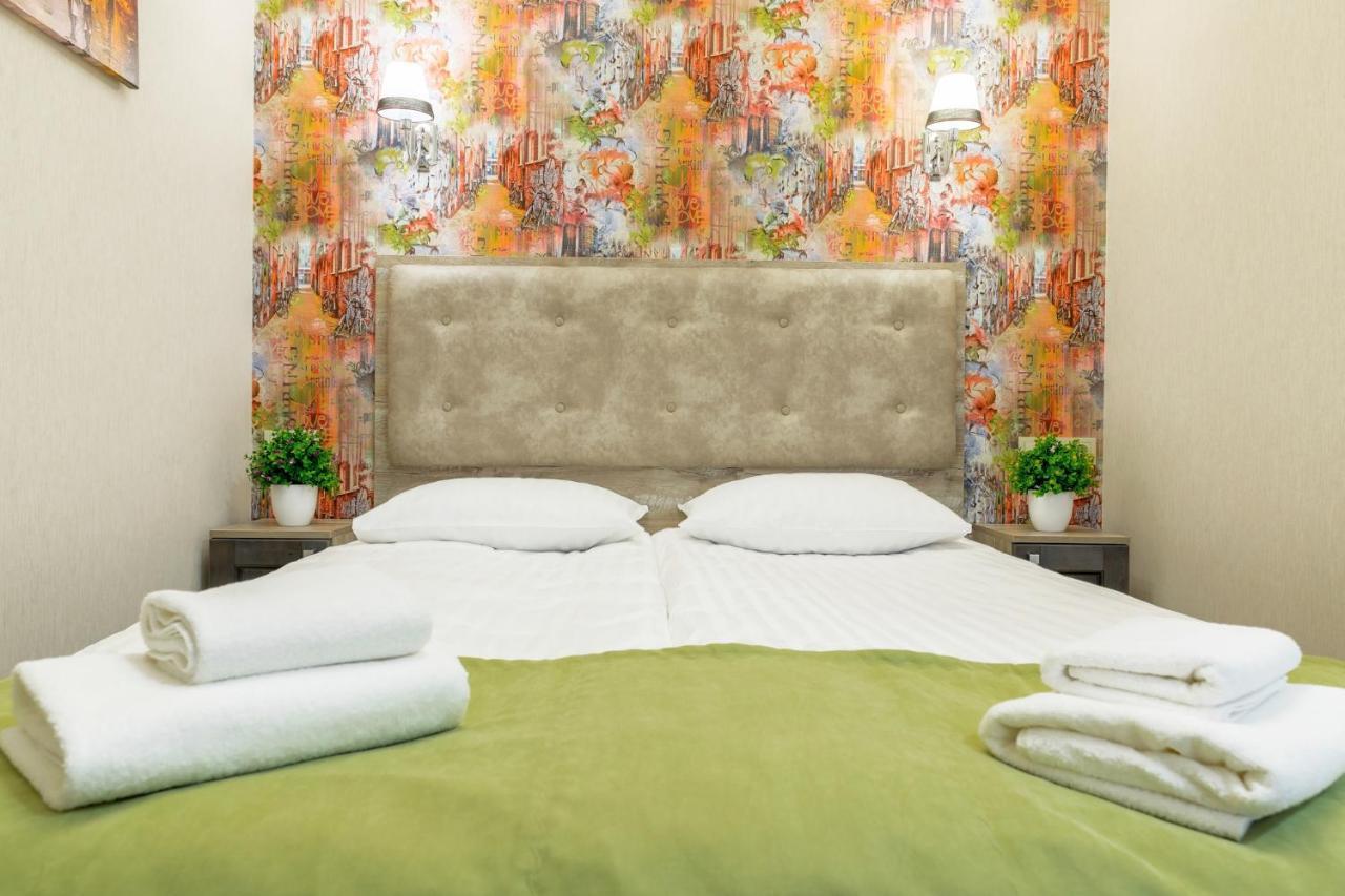 Mini Hotel Barvy Lvova On Horodotska St. Eksteriør billede